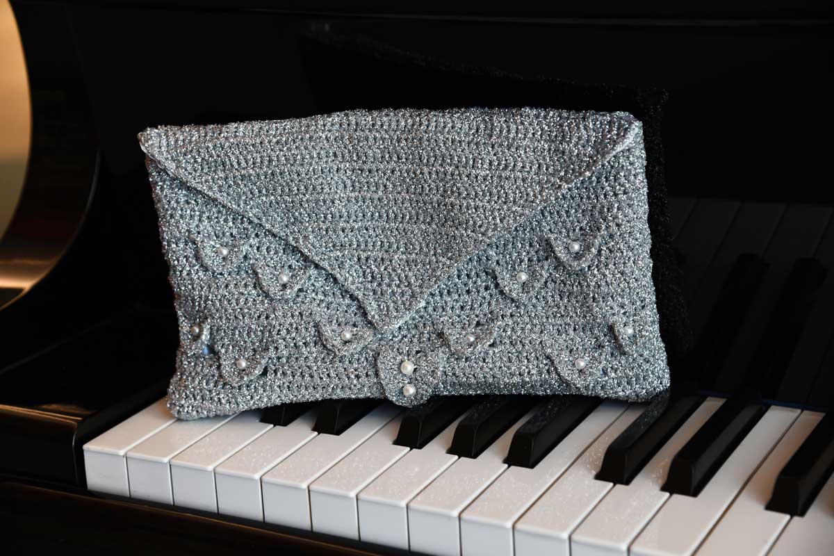 pochette argento all'uncinetto